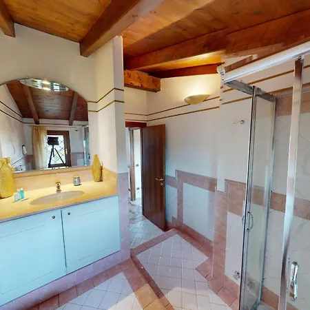 Platani Con Piscina-bgl
